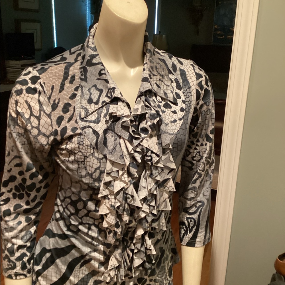 Laura Max Animal Print Ruffle Blouse - Picture 3 of 14